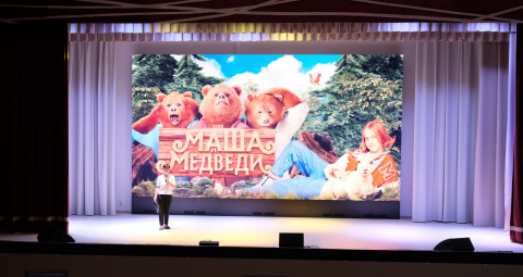 Кинопоказ для ребят летнего школьного лагеря